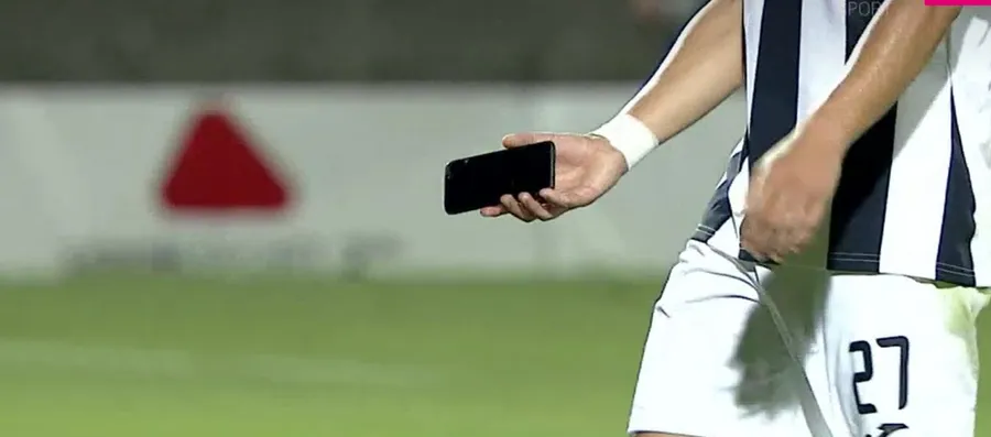 Romario Moise a găsit un telefon pe gazon în meciul dintre Astra și Sepsi