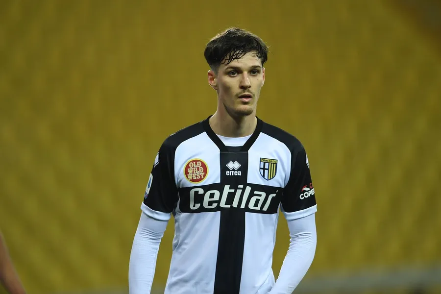 Dennis Man va semna în vară un contract de impresariere cu frații Becali