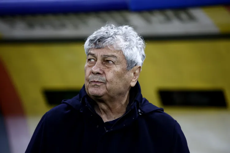 Mircea Lucescu a început să țipe când kosovarii au sărit la bătaie cu presa din România! Reacția selecționerului la scen