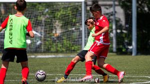 Juniorii lui Dinamo, două umilințe într-o singură săptămână chiar sub ochii legendelor Ionel Dănciulescu și Dănuț Lupu! 38-0 scorul campionatului!