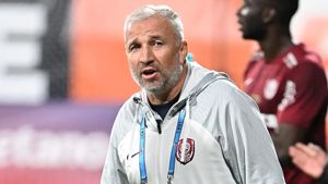 Rapid i-a virat 120.000 de euro lui Dan Petrescu