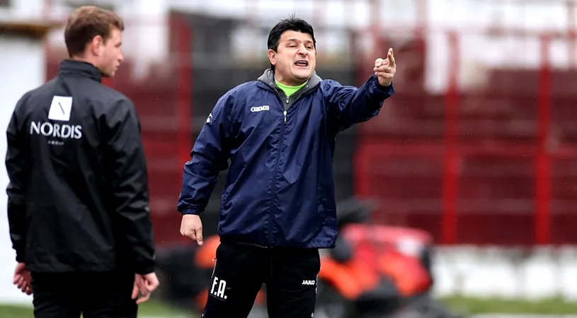 Adrian Falub a criticat arbitrajul după primul meci și primul eșec pe banca Reșiței, 0-1 cu Petrolul: ”Când e contact în careu și se dă invers, ce ar mai fi de spus? Incredibil! În loc de penalty, a dat cartonaș roșu.” VIDEO cu faza