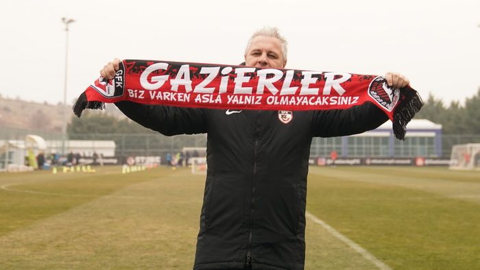 Marius Șumudică a "erupt" după victoria senzațională cu Sivasspor! S-a bucurat în fața tribunei! Cum și-a provocat fanii | VIDEO
