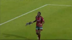 VIDEO** Ce HabiBOU! Vezi ultima ispravă a fostului atacant al Stelei!