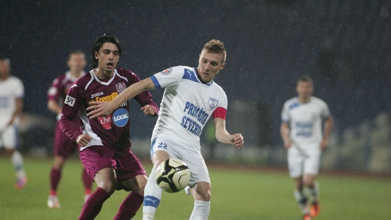 Probleme pentru Craiova lui Mititelu! Încă un jucător dezertează: "Nu am primit banii de 2 luni și n-am permis de muncă!"