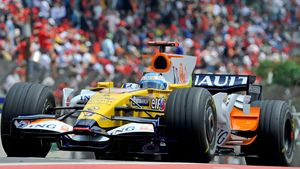 Alonso își prelungește contractul cu Renault
