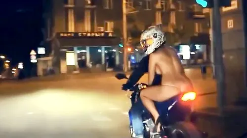 În Rusia, fetele pe motor renunță tot mai des la haine. FOTO | Ce s-a întâmplat marți seară în Rostov
