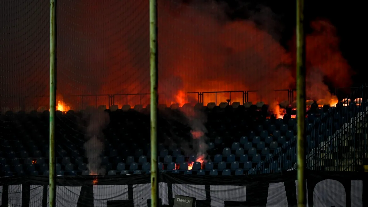 Derby încins la Severin! Fanii lui FC „U” Craiova au organizat un spectacol pirotehnic la porțile stadionului, iar mai multe torțe aprinse au ajuns în tribune | FOTO & VIDEO
