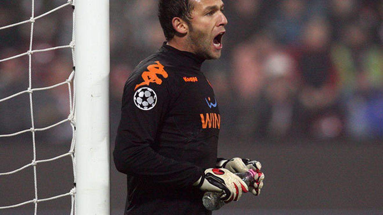 "Pisica" Lobonț, în sfârșit NUMERO UNO la Roma!** I-a luat fața lui Stekelenburg și e anunțat titular în 2012