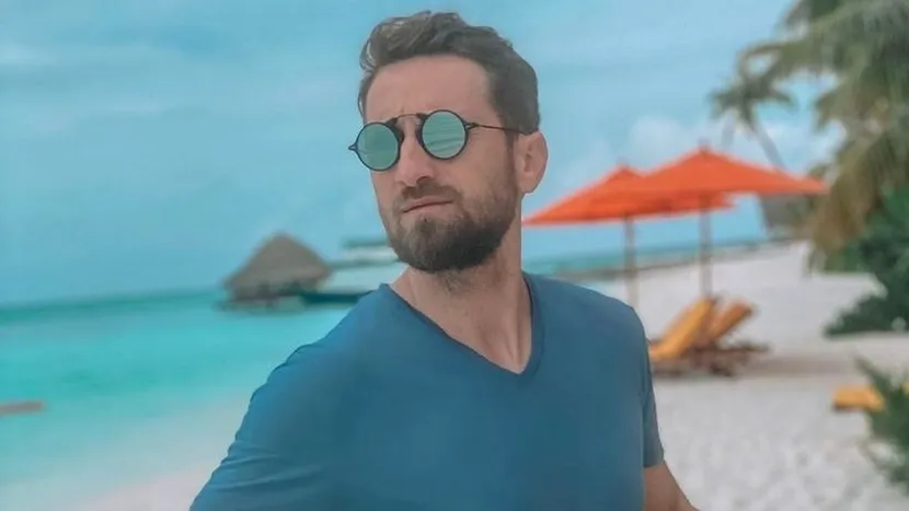 Gestul făcut de Dani Oțil după ce s-a pozat într-o ipostază provocatoare alături de iubita sa. A stârnit amuzamentul tuturor