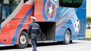 7 păgubiți în Austria!**Steliștii așteaptă să se rezolve problema banilor furați de menajerele de la hotel