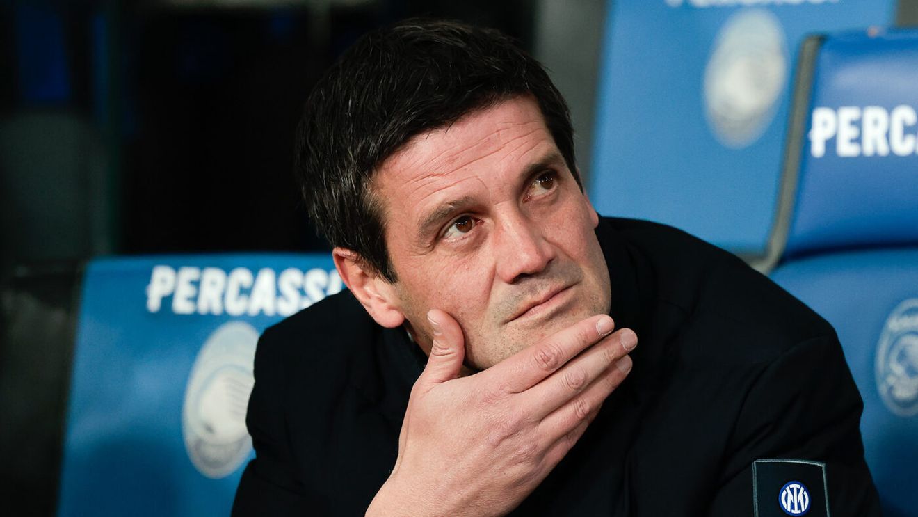 Barcelona i-a pus 60.000.000 de euro pe masă lui Cristi Chivu. Românul face un transfer și are două nume pe listă