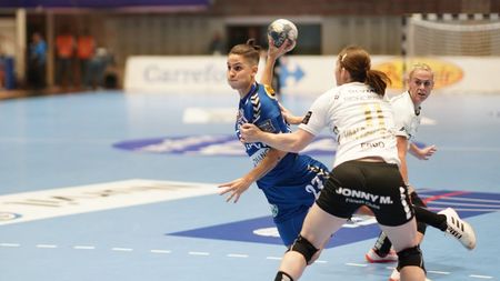 Un fost antrenor al Oltchimului, încântat de atmosfera pe care a regăsit-o la Vâlcea. „M-au surprins foarte plăcut centrii Fernandez şi Liscevic, ultima nu ştiu de unde are atâta forţă”