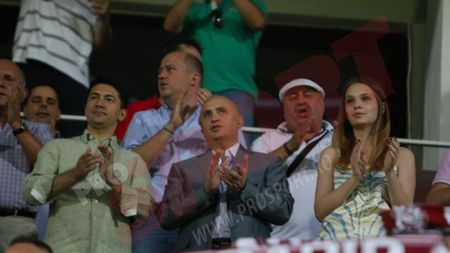 S-a semnat primul contract de publicitate cu firmele lui Moraru: 300.000 de euro pentru Rapid. Patronul vrea să dea afară aproape 85% dintre angajați 