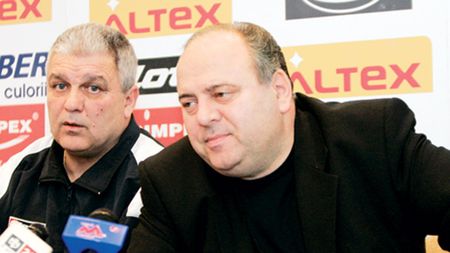 "Mircea Sandu se crede Ceaușescu"