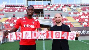 UTA Arad continuă să transfere jucători din Africa, după „rețeta” Joseph Godwin! Ce a făcut Otele în ultima zi mercato!