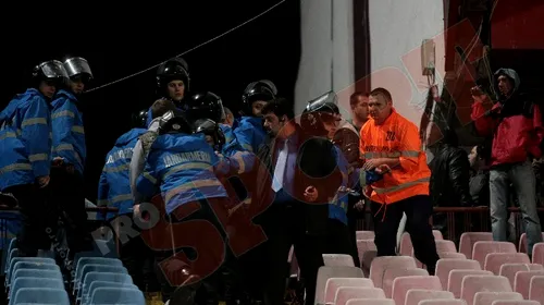 FOTO Ciocniri între jandarmi și rapidiști!** Câțiva giuleșteni s-au infiltrat pe stadion și au fost evacuați