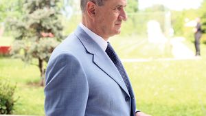 De ce a plecat Hizo?** 'Făcea munca tuturor! Rezerva hoteluri și se asigura că e apă caldă'