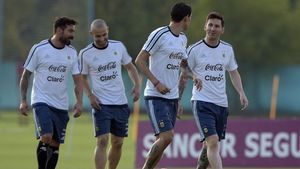 Football Leaks | S-a aflat cine e cel mai bine plătit fotbalist din lume! Starul care se uită de sus la Ronaldo, Messi și Bale nu joacă în "lumea bună". Salariul fabulos pe care-l încasează