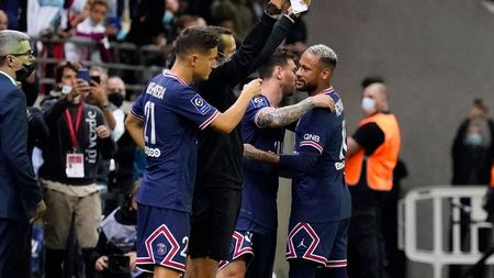 Moment istoric: Lionel Messi a debutat în tricoul lui PSG! Argentinianul i-a luat locul în teren prietenului Neymar Jr. | FOTO