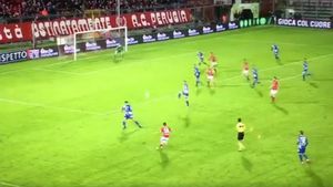 VIDEO | Italienii au rămas impresionați după ce l-au văzut pe Dragomir: "Iertați-ne pentru titlul acestui articol care ne amintește originile lui cu ale celui mai faimos personaj al României". Ce a reușit românul în ultimul meci