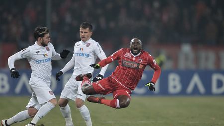 FOTO | Kamikaze! Cum arată piciorul lui Simon Zenke după meciul cu FC Botoșani. Mijlocașul a urcat fotografia pe rețelele de socializare