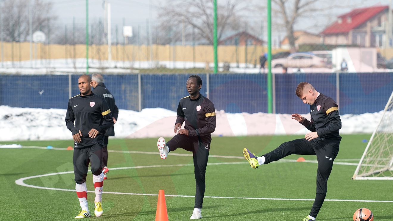 Sărbătoare la Dinamo. "Câinii" l-au felicitat pe Elton, brazilianul le-a cerut drept cadou trei victorii cu Steaua: "Abia aștept să jucăm cu ei"