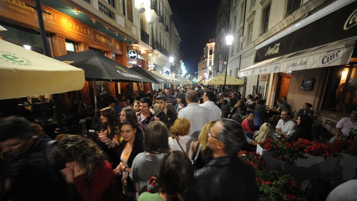 Fanii englezi sunt pregătiți de Guvernul Britanic pentru o excursie în lumea a 3-a!** ATENȚIE! Sfaturi incredibile pentru o țară europeană din Mileniul III