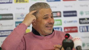 Replică "altfel" pentru Șumudică de la conducerea FCSB: "Să candideze! După 29 de ani, România are nevoie de un președinte care le știe pe toate. Are deja zece voturi"