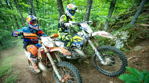 RED BULL ROMANIACS 2015 | Walker câștigă a doua zi de off-road în Munții Cindrel, după ce a mers roată la roată cu Jarvis. Campionul României la enduro, Norbert Jozsa, s-a impus la clasa Silver