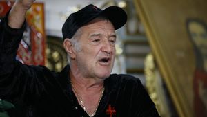 Gigi Becali a șters cu buretele tot ce a făcut bun și a pus tunurile pe fotbalistul căruia i-a făcut clauză de 20.000.000 de euro. L-a amenințat că-l dă afară: „Fac curățenie”