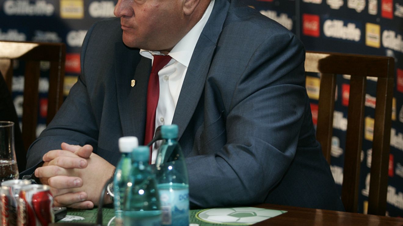 "La Dinamo e mai greu cu butoanele"