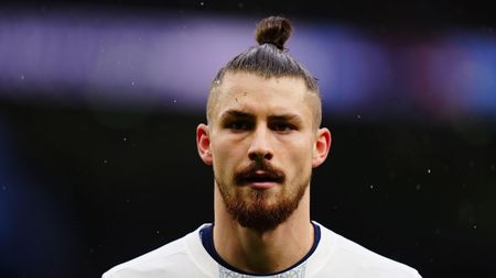 Tottenham negociază transferul de 50.000.000 de euro, care îi face vânt din lot lui Radu Drăguşin