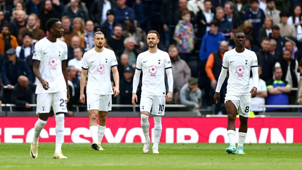 Coechipierii din cauza cărora nu joacă Radu Drăgușin au fost la un pas să se ia la bătaie în Liverpool - Tottenham 4-2! Postecoglou a scăpat totul de sub control: Emerson și Romero s-au încăierat și doar intervenția lui Vicario a oprit scandalul de pe teren, înainte să fie prea târziu!