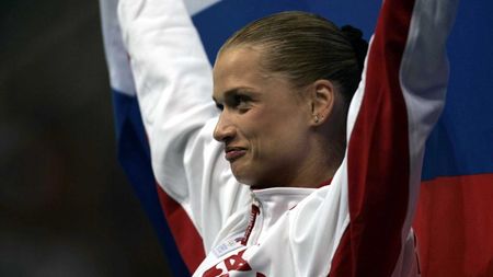 ATUNCI ȘI ACUM | A învins de una singură România în toate marile competiții. Cum arată astăzi Svetlana Khorkina, adversara de generație a Simonei Amânar, Miloșovici și Gogean
