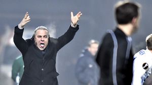 "Am fost mai șmecher decât Becali!" Șumudică și veșnicul "meci" cu Steaua: "Dacă pățește si Alibec asta, cad pe jos, leșin" :) Cum râde de rivali