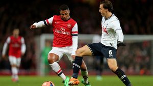 Chiricheș poate ieși din primul "unsprezece" al lui Tottenham dacă vine Louis van Gaal. Olandezul are pe listă doi fundași de la Feyenoord