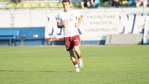 A plătit ca să joace?** Asta le întrece pe toate: Rapid i-a cerut unui jucător 10 mii de euro ca să îl lase liber, deși este datoare la fotbalist