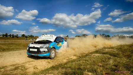 IMAGINEA ZILEI | Cum să mergi tare cu capota lipită de parbriz. S-a întâmplat la Raliul Iașului 2017

