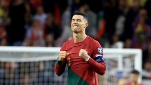 Patul pe care a dormit Cristiano Ronaldo, scos la licitație pentru o cauză nobilă! Cât trebuie să scoată din buzunar un fan înfocat