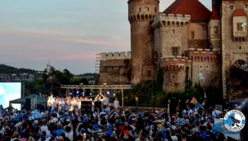 FOTO și VIDEO | Sărbătoarea continuă la Hunedoara! Corvinul a celebrat succesul din Cupa României la Castelul Corvinilor, în fața a mii de oameni