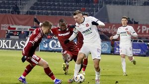 Vedeta Rapidului a lovit cu mașina o femeie de 68 de ani și a plecat de la locul accidentului! Victima e în stare gravă la Spitalul Floreasca