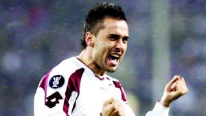 Povestea magicului Rapid - Hamburg 2-0, contra lui van der Vaart și Boulahrouz! De la „suntem șmecheri rău de tot dacă nu pierdem” la călcâiul fermecat al lui Mugurel Buga: „Antrenorii ziceau că tratez jocul la mișto!”. EXCLUSIV