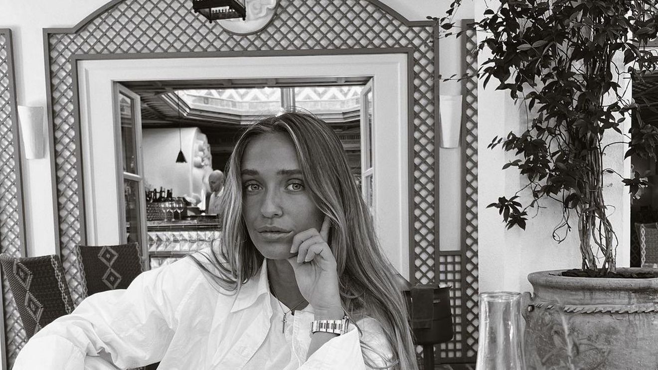 Iubita unui star de la Campionatul Mondial a făcut senzație în bikini! Cine este Katrine Friis, femeia care l-a cucerit pe jucătorul Barcelonei | GALERIE FOTO