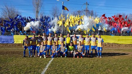 O lecție pentru echipele din Liga 1! VIDEO | Show pirotehnic impresionant la Comarnic, în Liga 6. Imaginile au devenit virale