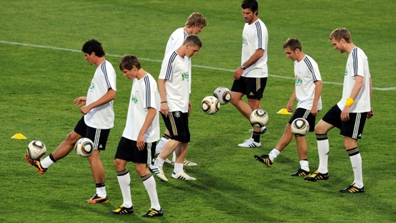 Câștigă nemții CM? Hitzfeld: "Ajung în semifinale și pot spera chiar la finală!"