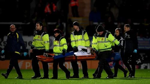 FOTO | Accidentare HORROR în Anglia! A ieșit pe targă, cu mască de oxigen, în aplauzele întregului stadion