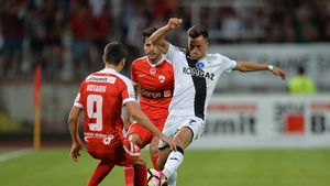 Llullaku, despre fotbalul răsplătit de ambiție: "Nu m-am gândit niciodată să renunț". Drumul din restaurant la echipa națională și golgheter în Liga 1