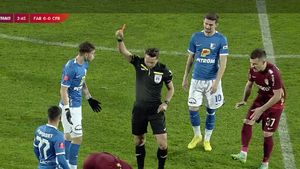 Borza, intrare horror în Farul - CFR Cluj! „Perla” lui Gică Hagi a văzut cartonașul „roșu” în minutul 3