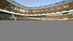 EXCLUSIV Au dispărut banii! Sute de mii de euro plătiți de sponsorul Cupei Ligii n-au mai ajuns la echipe. Cluburile au aflat de la Ligă că sponsorul e rău-platnic, Adeplast neagă: "În niciun caz! Am plătit la zi!". Iorgulescu tace

